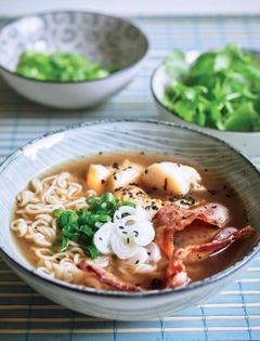 Fresh scallop and bacon ramen