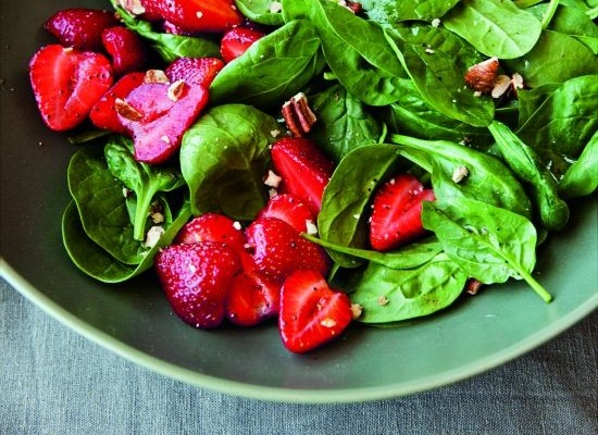 Fresh strawberry & spinach salad