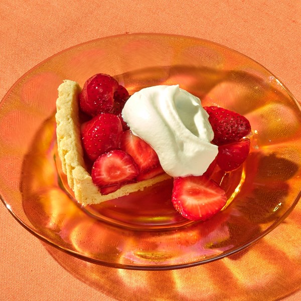 Fresh strawberry tart with almond crust