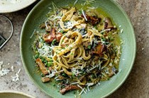 Fresh tagliatelle with miso pesto & garlic mushrooms