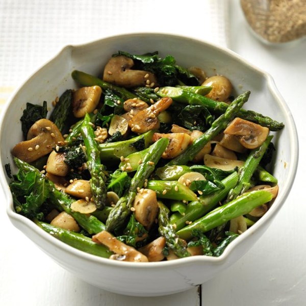 Fresh Thai asparagus, kale & garlicky mushrooms