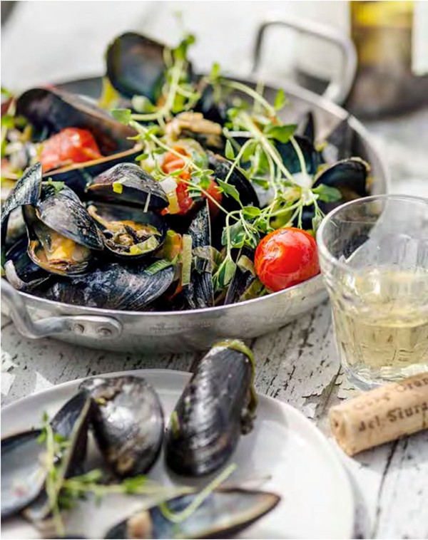 Fresh thyme & tomato mussels