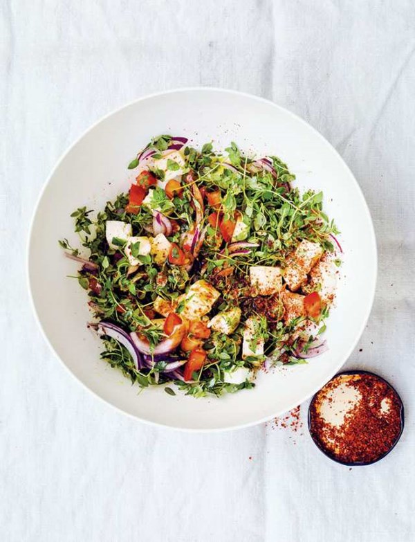Fresh thyme and halloumi salad (Salatat za'atar)
