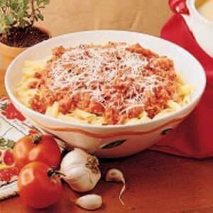 Fresh tomato pasta toss