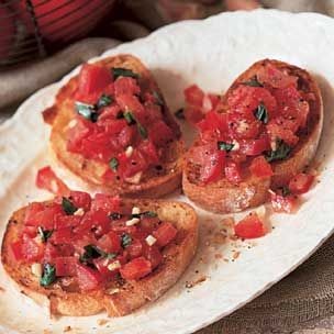 Fresh tomato toasts (Bruschetta di pomodori)