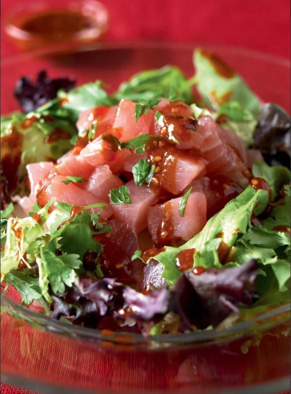 Fresh tuna sashimi salad (Hyoe deopbap)
