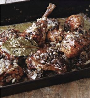 Fricassee of chicken legs with Lyonnaise potatoes