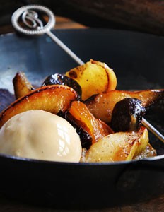 Fricassée of winter fruits with vanilla ice cream