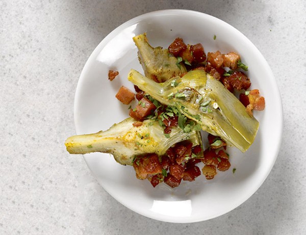 Fried artichokes (Alcachofas rehogadas)