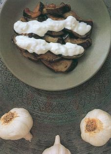 Fried aubergine with yogurt (Yogurtlu patlican)