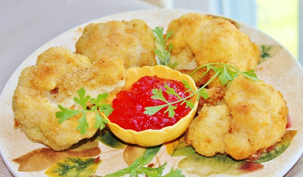 Fried breaded cauliflower (Qirnabeet maqli)