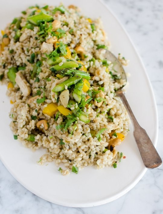 Fried brown rice with asparagus, bell pepper & cashews
