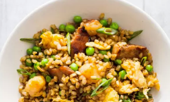 Fried brown rice with pork and shrimp