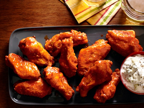 Fried Buffalo wings with blue cheese dip