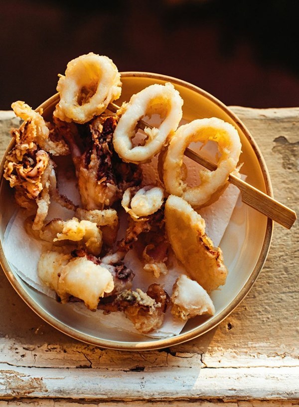 Fried calamari (Calamari fritti)