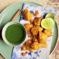 Fried cauliflower with herb dipping sauce