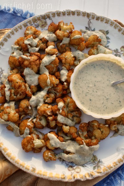 Fried cauliflower with sesame parsley sauce (Qarnabeet mekleh bil taratoor)