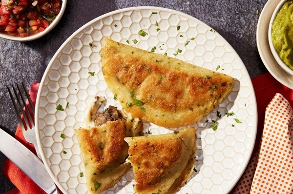 Fried cheese quesadillas with mushrooms (Quesadillas fritas)