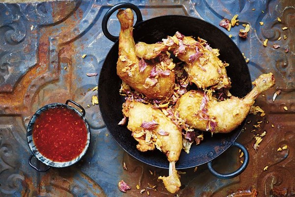 Fried chicken with crispy garlic (Kai thot kra-thiam krop)