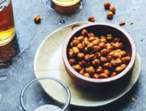 Fried chickpeas with chili powder (Garbanzos con chile)