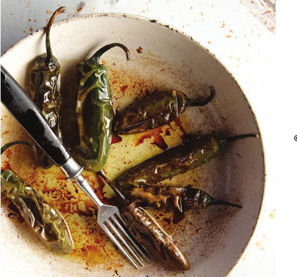 Fried chiles (Chiles toreados)