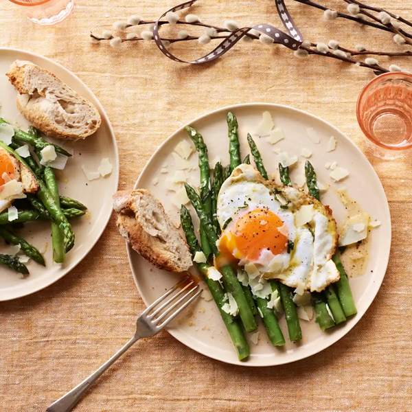 Fried duck egg with asparagus, sage and Parmesan