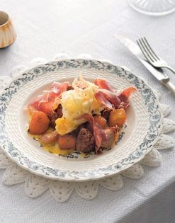 Fried egg and potato (Huevos rotos)