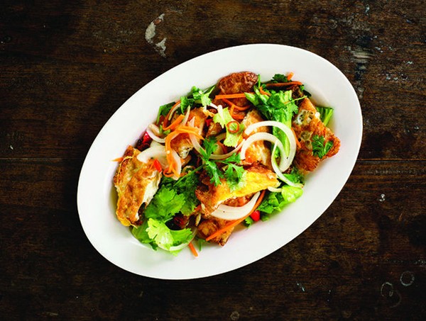 Fried egg salad (Yam khai dao)