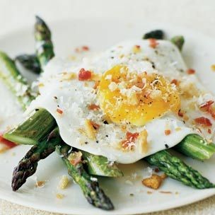 Fried eggs with asparagus, pancetta, and bread crumbs