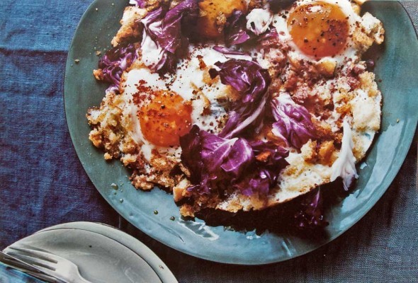 Fried eggs with crisp bread crumbs