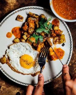 Fried eggs with masala hash browns + seared tomato green peppercorn chutney