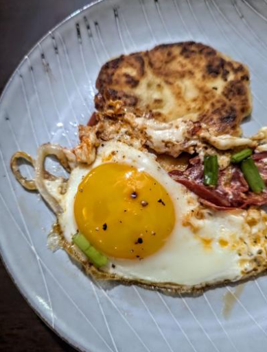 Fried eggs with tomatoes and scallions