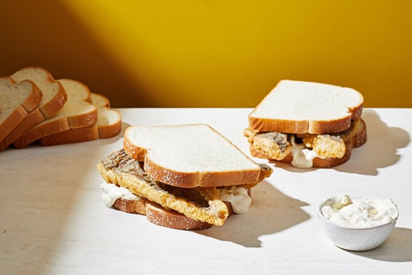 Fried fish sandwiches with tartar sauce