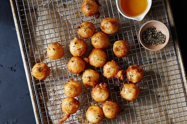 Fried goat cheese with honey and black pepepr