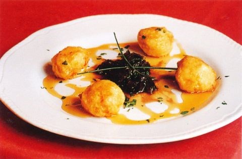 Fried goat's cheese with honey (Queso de cabra con miel)