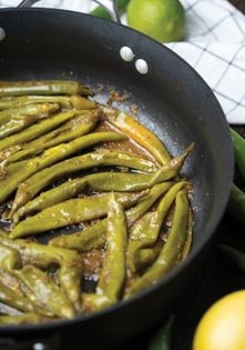 Fried green chillies (Fried mirchein)