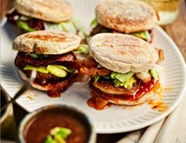 Fried green tomato sandwiches with bacon and chutney
