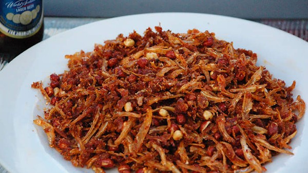 Fried ikan bilis and peanuts
