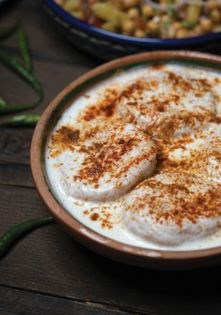 Fried lentil fritters in yoghurt (Dahi baray)