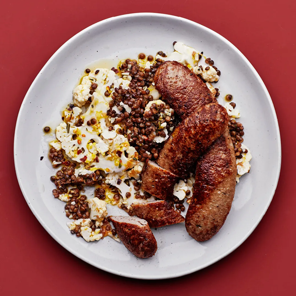 Fried lentils and bratwurst
