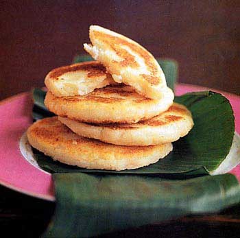 Fried masa cakes with cheese (Arepas de queso)