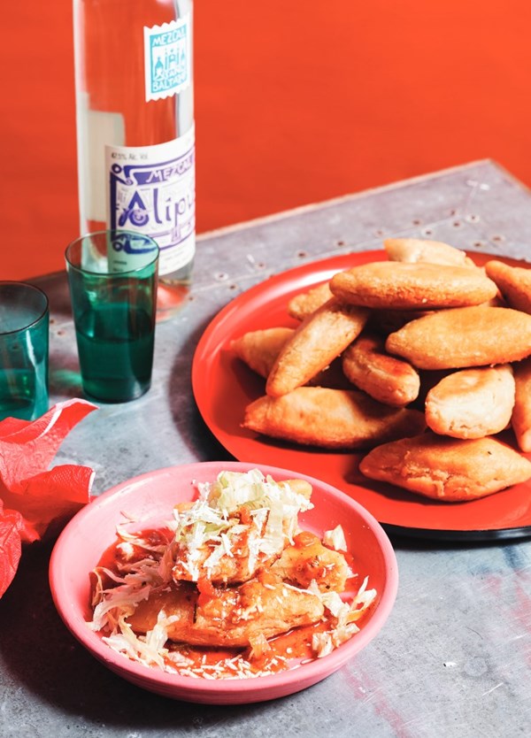 Fried masa pockets (Molotes)