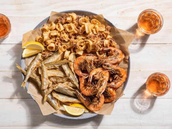 Fried mixed seafood (Fritto misto di mare)