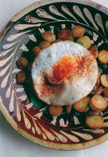 Fried new potatoes with rosemary, paprika & fried egg