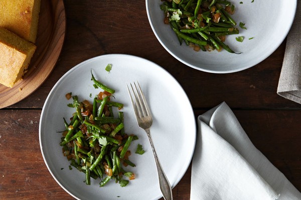Fried oniony, garlicky green beans