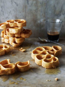 Fried pastry loops with honey (Origliettas)