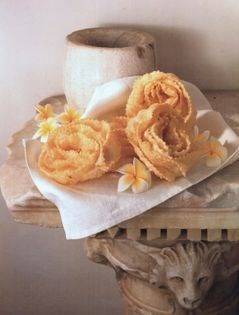 Fried pastry ribbons (Kserotigana)