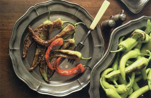 Fried peppers (Piperoes tiganites)