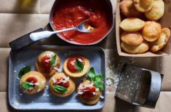 Fried pizza (Montanare fritte) [Luca Muscato & Marco Salzano]