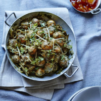 Fried potatoes in a herb gravy (Chutneywale aloo)